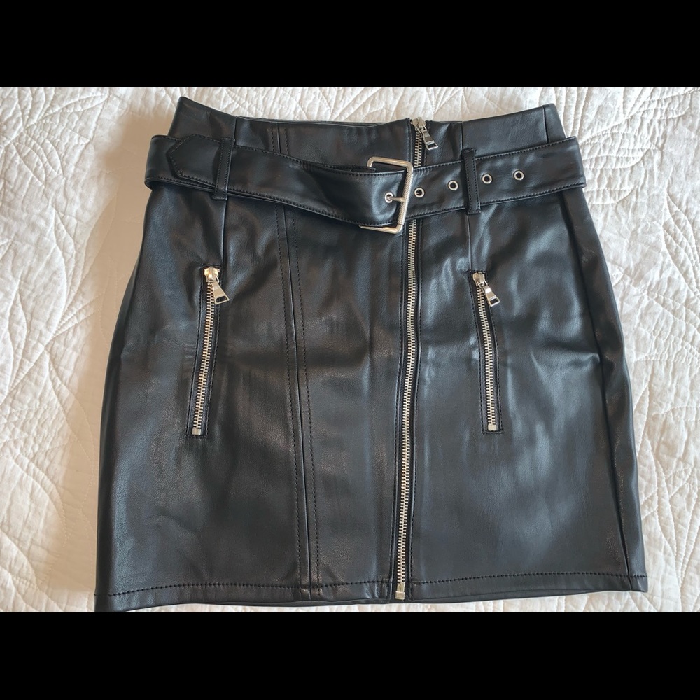 EXPRESS BLACK FAUX LEATHER MINI SKIRT SZ 2
